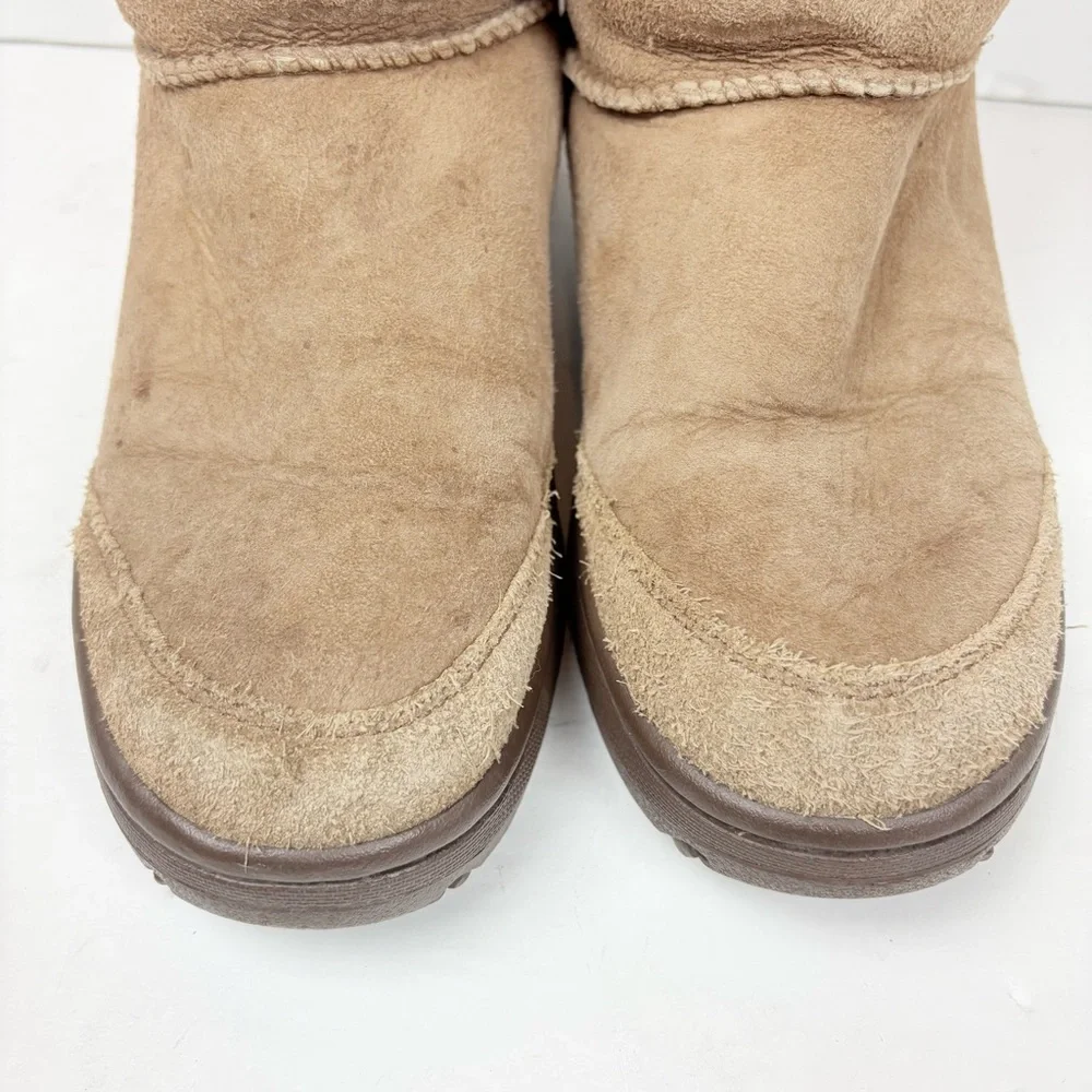 Ugg Tan Brown Short Sheepskin Winter Snow Boots Rubber Bottom Women’s size 8